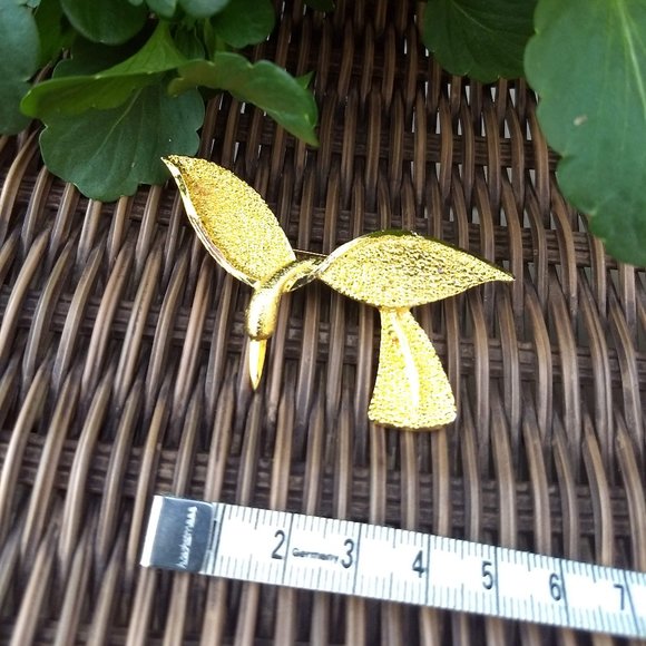 3/$25 vintage 70s gold flying bird pin brooch - Picture 2 of 2
